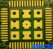 這個通孔的設計勉強可以接受，只剩下正中間一個通孔沒有塞孔，而且孔徑也變小了。