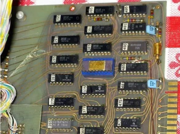 1972年開發的一塊基于Intel 8008的計算機中的印刷電路板。(資源來源：DigiBarn計算機博物館)