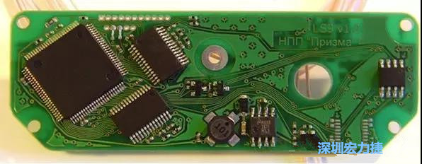 圖5：帶旋轉芯片功能的任意角度布線是給這種電路板布線的唯一方法。