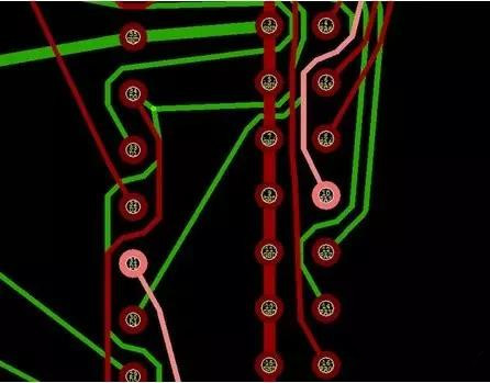 通過自動優化導線形狀消除導線打彎(用線段近似弧線只是為了顯示沒有弧線的任何角度例子)。