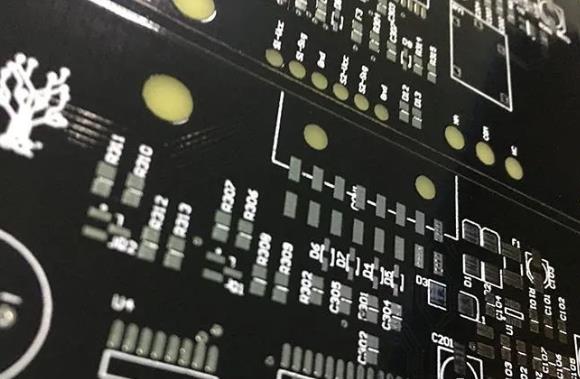 如何確定PCB的基板材料？